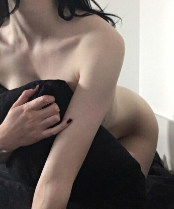У меня огромный опыт и я знаю, как доставить настоящее наслаждение. 💋
Погружаясь в этот волшебный мир со мной, ты познаешь незабываемые ощущения и испытываешь настоящую страсть. Мои услуги нацелены на твою полную удовлетворенность - классический секс, оральные ласки, анальный секс, ролевые игры и многое другое. Это все сделает наше свидание незабываемым.
Я обеспечу полную конфиденциальность и индивидуальный подход к тебе. Я также могу стильно и умело сопровождать на общественных мероприятиях и деловых поездках.
Не веришь? Посмотри мои фото, и они говорят сами за себя. 💃
Мои клиенты оценивают меня как опытную и профессиональную индивидуалку, которой нельзя устоять.
Живу в Москве и готова оживить твои самые скрытые желания. Не упусти свой шанс и напиши мне прямо сейчас. Уверяю, ты не пожалеешь! 😉 Женя
